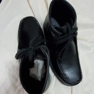 Boys/ Girls lace up booties -Black  size 3